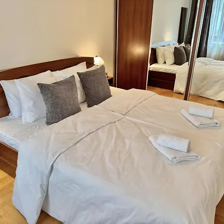 Classy & Spacious аpartment Next To National Palace Of Culture For 4 Guests Apartment