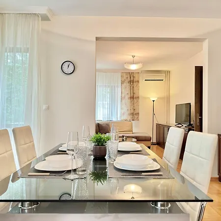Classy & Spacious аpartment Next To National Palace Of Culture For 4 Guests *
