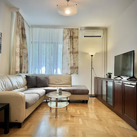 Classy & Spacious аpartment Next To National Palace Of Culture For 4 Guests *