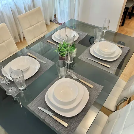 Classy & Spacious аpartment Next To National Palace Of Culture For 4 Guests