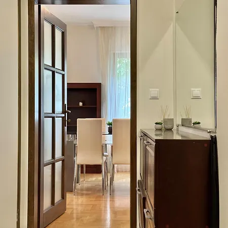 Classy & Spacious аpartment Next To National Palace Of Culture For 4 Guests